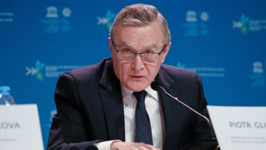 Wicepremier, minister kultury Piotr Gliński podczas konferencji prasowej w trakcie obrad 41. sesji Komitetu Światowego Dziedzictwa UNESCO. Fot. PAP/S. Rozpędzik 