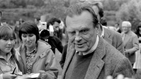 Wizyta Czesława Miłosza w Polsce. Nowogród, 06.1981 r. Fot. PAP/J. Undro