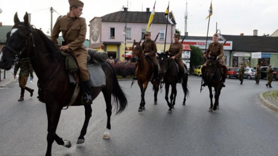 52. Marsz Szlakiem Pierwszej Kompanii Kadrowej dotarł do Jędrzejowa. Fot. PAP/P. Polak 