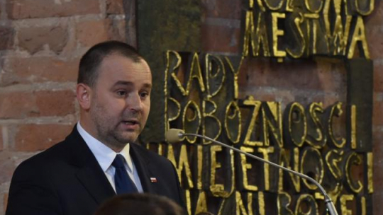 Wiceszef Kancelarii Prezydenta RP Paweł Mucha podczas uroczystej mszy św. w bazylice p.w. św. Brygidy w ramach obchodów 37. rocznicy Sierpnia '80 i powstania NSZZ "Solidarność" oraz 29. rocznicy gdańskich strajków z 1988 r. Fot. PAP/R. Pietruszka 
