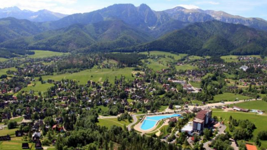 Widok na Tatry i Zakopane. Fot. PAP/G. Momot 