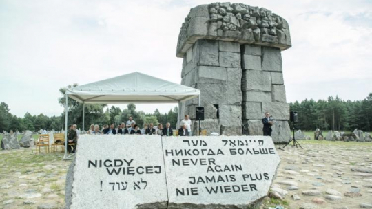 Uczestnicy uroczystości na terenie Muzeum Walki i Męczeństwa w Treblince. 02.08.2017. Fot. PAP/W. Pacewicz