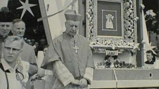 15 sierpnia 1967 roku kard. Stefan Wyszyński dokonał koronacji Cudownego Obrazu Matki Bożej Licheńskiej. Źródło: Sanktuarium Matki Bożej Licheńskiej
