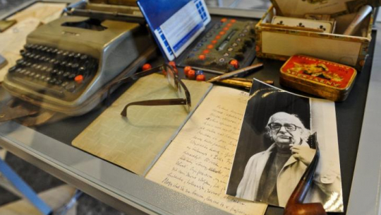 Archiwum Franciszki i Stefana Themersonów przekazane w 2015 r. do zbiorów Biblioteki Narodowej w Warszawie. Fot. PAP/M. Obara