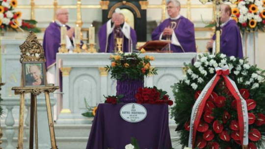 Uroczystości pogrzebowe Julii Hartwig. Fot. PAP/B. Zborowski 