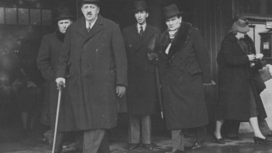Wiceminister spraw zagranicznych Jan Szembek na Dwrocu Głównym w Warszawie. 24.02.1939. Źródło: NAC