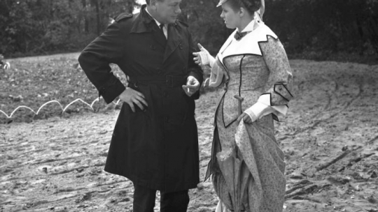 Realizacja filmu "Lalka". Nz: reżyser Wojciech Has i aktorka Beata Tyszkiewicz. Fot. PAP/CAF