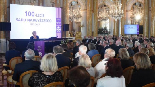 I prezes Sądu Najwyższego Małgorzata Gersdorf przemawia podczas obchodów 100-lecia SN na Zamku Królewskim w Warszawie. Fot. PAP/R. Pietruszka 