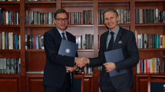 Prezes IPN dr Jarosław Szarek oraz dyrektor Instytutu Historii Litwy w Wilnie dr Rimantas Miknys. Fot. Inga Budweil (IPN)