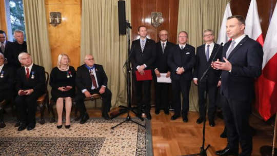 Prezydent Andrzej Duda  podczas spotkania z przedstawicielami Polonii mieszkającymi w Finlandii w rezydencji ambasadora RP w Helsinkach. Fot. PAP/P. Supernak