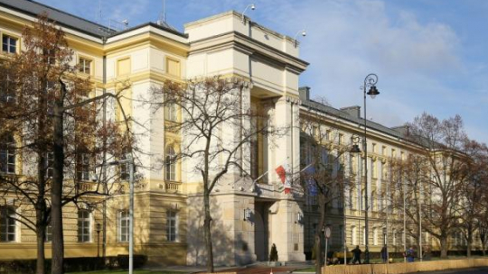 Gmach Kancelarii Prezesa Rady Ministrów w Alejach Ujazdowskich w Warszawie. Fot. PAP/P. Supernak