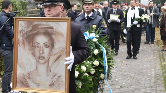 Uroczystości pogrzebowe Anny Szałapak na Cmentarzu Rakowickim w Krakowie. Fot. PAP/J. Bednarczyk 
