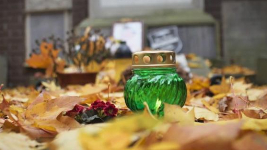 Dr D. Kasprzyk: Dzień Zaduszny rozpowszechniony za sprawą benedyktynów i cystersów. Źródło: Serwis wideo PAP