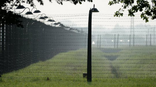 Teren b. niemieckiego nazistowskiego obozu zagłady Auschwitz-Birkenau. Fot. PAP/D. Delmanowicz 