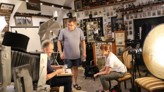 Prace nad  "Filmem o Leśmianie" . Fot. Tadeusz Sosnowski Źródło: Stowarzyszenie Towarzystwa Leśmianowskiego