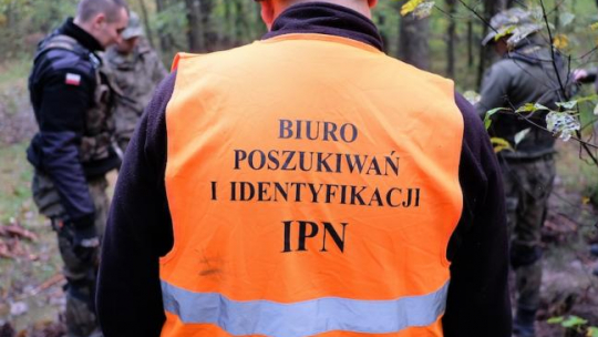Członkowie zespołu Biura Poszukiwań i Identyfikacji Instytutu Pamięci Narodowej. Fot. PAP/D. Delmanowicz