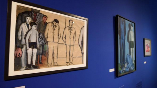 Obraz Andrzeja Wróblewskiego "Rozstrzelanie z dziewięcioma postaciami" (L) na wystawie "Szczeliny wolności - sztuka w latach 1945-1948/1949" w Muzeum Narodowym w Poznaniu. Fot. PAP/J. Kaczmarczyk