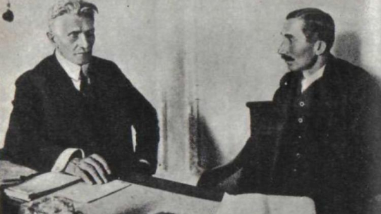 Premier Rządu Obrony Narodowej Wincenty Witos (z prawej) i wicepremier, Ignacy Daszyński. Źródło: Wikimedia Commons