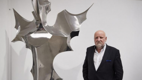 Artysta plastyk Adam Myjak podczas wernisażu wystawy jego prac "Adam Myjak. Rzeźba" w Państwowej Galerii Sztuki w Sopocie. Fot. PAP/A. Warżawa