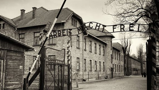 „Auschwitz. Nie tak dawno, nie tak daleko”