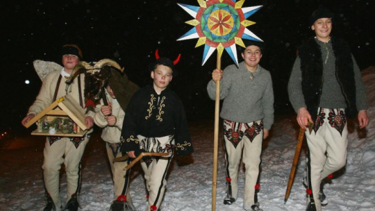 Kolędnicy w Bukowinie Tatrzańskiej. Fot. PAP/G. Momot