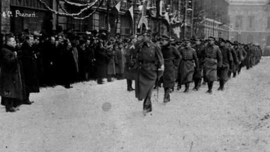 Uroczystość zaprzysiężenia wojsk powstańczych i wręczenie sztandaru 1 Dywizji Strzelców Wielkopolskich. Poznań, 26 stycznia 1919 r. Fot. NAC