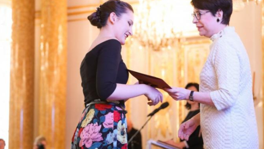 Gala wręczenie stypendiów ministra kultury i dziedzictwa narodowego studentom i doktorantom uczelni artystycznych na Zamku Królewskim w Warszawie. Fot. Danuta Matloch. Źródło: MKiDN
