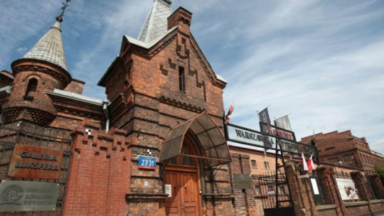 Wytwórnia Wódek Koneser przy ul. Ząbkowskiej na warszawskiej Pradze. 2009 r. Fot. PAP/L. Szymański 