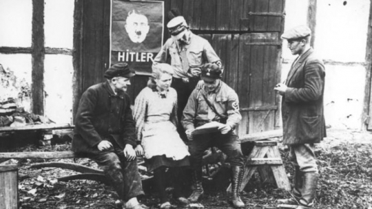 Kampania NSDAP przed wyborami do Reichstagu. Lipiec 1932 r. Fot. Bundesarchiv. Źródło: Wikimedia Commons