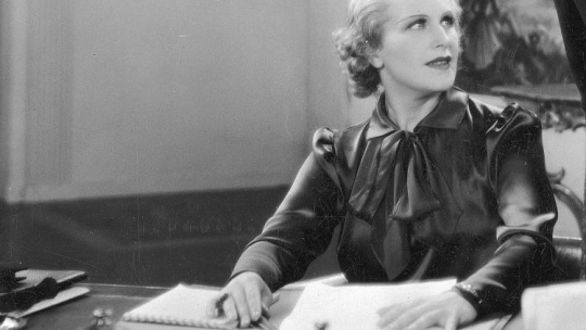 Tola Mankiewiczówna jako Zuzanna w jednej ze scen filmu "Pani minister tańczy". 1937 r. Fot. NAC