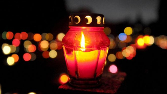 Dzień Wszystkich Świętych na Cmentarzu Centralnym w Szczecinie. Fot. PAP/M. Bielecki