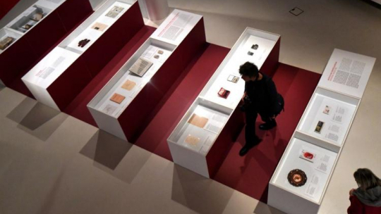 Wystawa "Krew. Łączy i dzieli". Fot. PAP/B. Zborowski