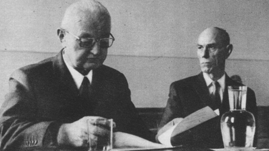 Ludwig Hahn i Thomas Wippenbeck podczas procesu w Hamburgu. Źródło: Wikimedia Commons