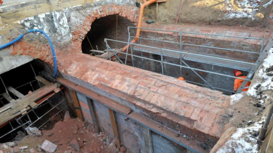 Tunele odkryte podczas prac remontowych na peronie drugim Dworca Głównego w Szczecinie. Fot. PAP/M. Bielecki