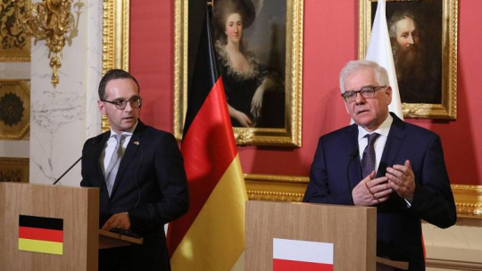 Minister spraw zagranicznych RP Jacek Czaputowicz (P) i minister spraw zagranicznych Niemiec Heiko Maas podczas konferencji przed spotkaniem w MSZ w Warszawie. Fot. PAP/P. Supernak