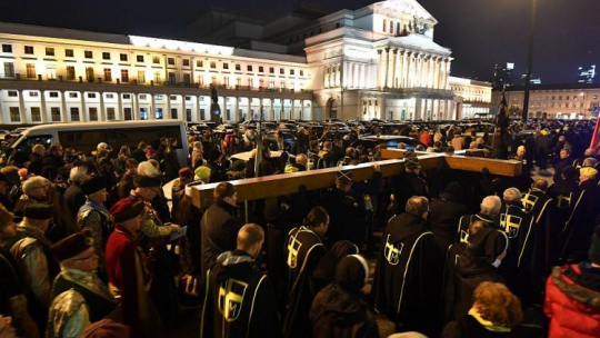 Centralna Droga Krzyżowa w Warszawie. Fot. PAP/B. Zborowski