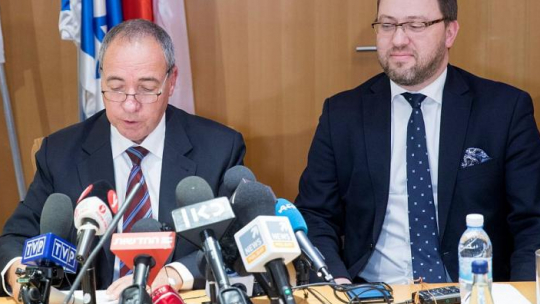 Dyrektor generalny MSZ Izraela Juwal Rotem (L) i wiceszef MSZ Bartosz Cichocki. Jerozolima, 01.03.2018. Fot. PAP/EPA