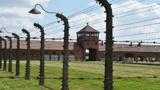 Teren byłego niemieckiego obozu koncentracyjnego i zagłady Auschwitz II-Birkenau. Fot. PAP/J. Bednarczyk