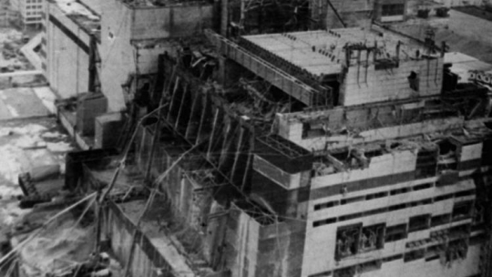 Awaria w elektrowni atomowej w Czarnobylu. Fot. PAP/CAF