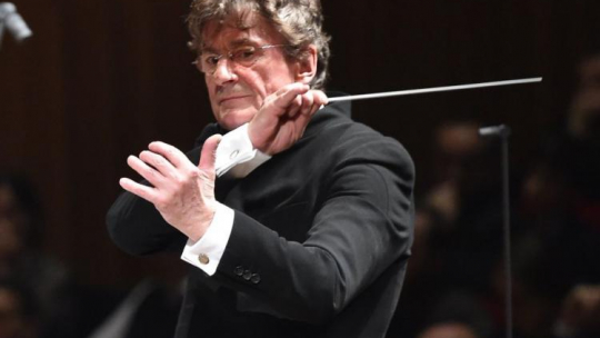 Dyrygent Jacek Kaspszyk. Fot. PAP/J. Bednarczyk