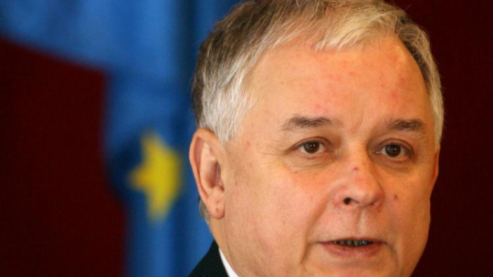 Prezydent RP Lech Kaczyński podczas konferencji prasowej po obchodach 91. rocznicy odrodzenia Litwy.  Wilno, Litwa, 16.02.2009. Fot. PAP/R. Pietruszka