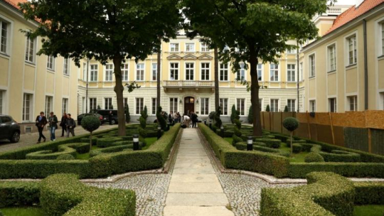 Dom Arcybiskupów Warszawskich. Fot. PAP/T. Gzell