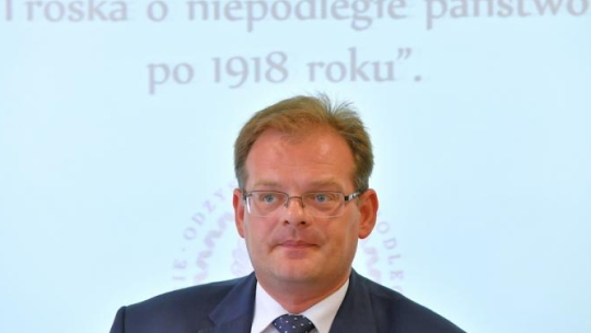 Szef Urzędu ds. Kombatantów i Osób Represjonowanych Jan Józef Kasprzyk podczas VII Konferencji Świętokrzyskiej "Troska o niepodległe państwo po 1918 roku" w Centrum Edukacyjnym w Wólce Milanowskiej, 25 bm. Fot. PAP/P Polak