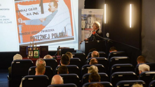 Dyrektor Muzeum Niepodległości Tadeusz Skoczek w czasie konferencji naukowej "Józef Piłsudski. Niepodległość. Dziedzictwo. Pamięć" w Muzeum X Pawilonu Cytadeli Warszawskiej. Fot. PAP/J. Kamiński