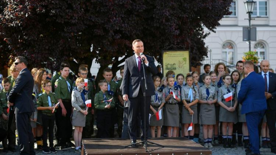 Prezydent Andrzej Duda przemawia podczas wizyty w Śremie. Fot. PAP/J. Kaczmarczyk