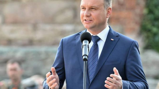 Prezydent Andrzej Duda podczas spotkania z mieszkańcami, w ramach wizyty w Strzelinie, 18 bm. Fot. PAP/. Kulczyński