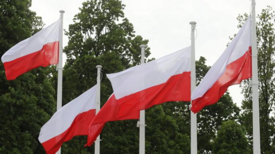 Flagi narodowe. Fot. PAP/P. Supernak