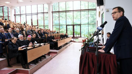 Prezes IPN dr Jarosław Szarek podczas konferencji pt. "Świadkowie Historii: abp Ignacy Tokarczuk, bp Edward Frankowski". Fot. PAP/D. Delmanowicz