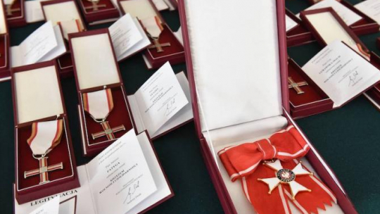 20 działaczy opozycji antykomunistycznej lat 1956-1989 otrzymało w poniedziałek w krakowskim IPN Krzyże Wolności i Solidarności. Znaczną grupę wyróżnionych przez prezydenta RP stanowią działacze związani z duszpasterstwem w nowohuckich Mistrzejowicach. Fot. PAP/J. Bednarczyk