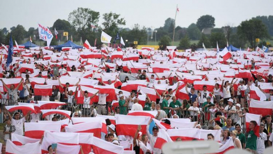 Na Polach Lednickich pod hasłem "Jestem" odbywa się XXII Spotkanie Młodych Lednica 2000. Fot. PAP/J. Kaczmarczyk  